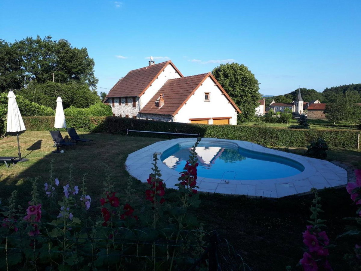 Hotel · Chez Nathalie Et Jean Claude, Saint-Marc-à-Frongier