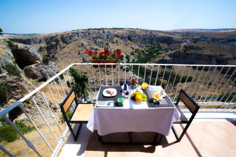 Casa Festa Rooms - Affaccio sul Canyon a due passi dai Sassi, Matera, Italy