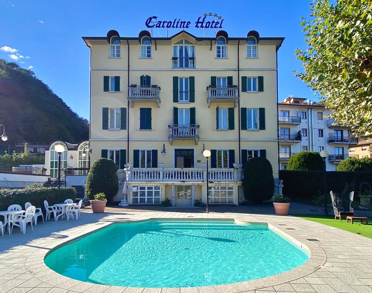 Hotel · Caroline Hotel, Brusimpiano