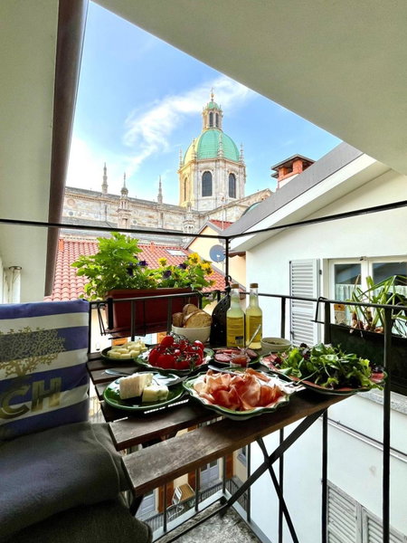 la casa di Veronique, Como, Italy