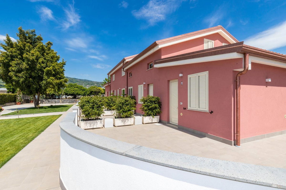 Hotel · Dipladenia Garden Country Resort, Mascali