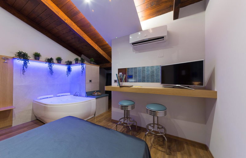 Hotel Vogue, Licola, Italy