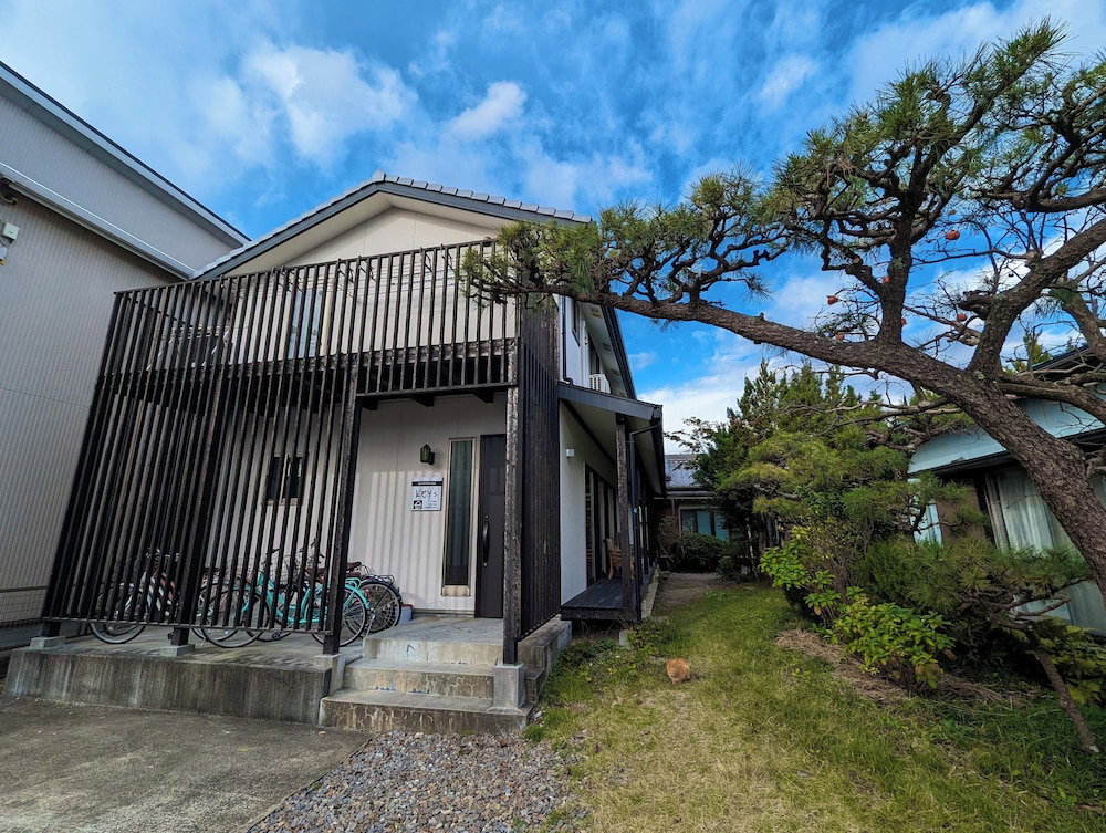 Hotel · guesthouse KEY's, Nishio