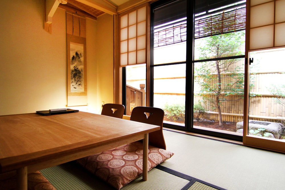 Hoen Kurenai An, Japan