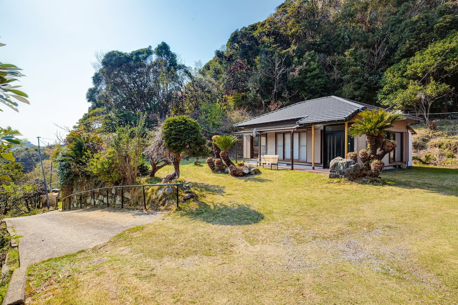Sasayakana Ouchi Fuuki, Futtsu, Japan