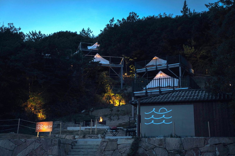 てんとうみ 渋川海岸グランピング Tentoumi Shibukawa Beach Glamping, Tamano, Japan