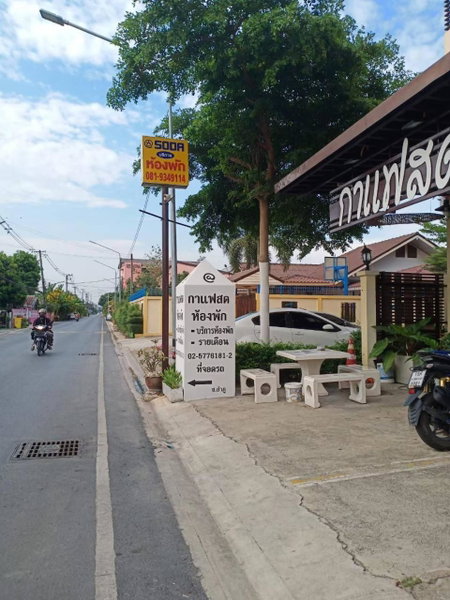 โสดาอพาร์ทเม้นท์, Ban Lam Phak Kut, Thailand