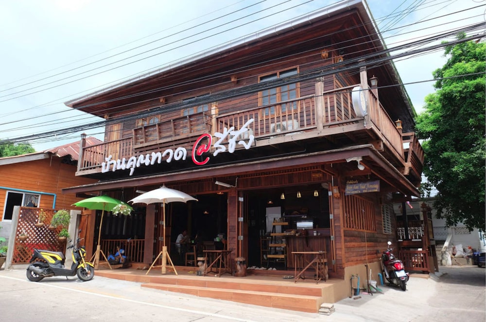 Baan Kun Tuad Ko Si Chang, Thailand
