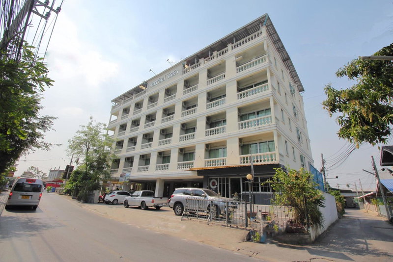 Super OYO 498 Ladawan Villa, Bangkok, Thailand