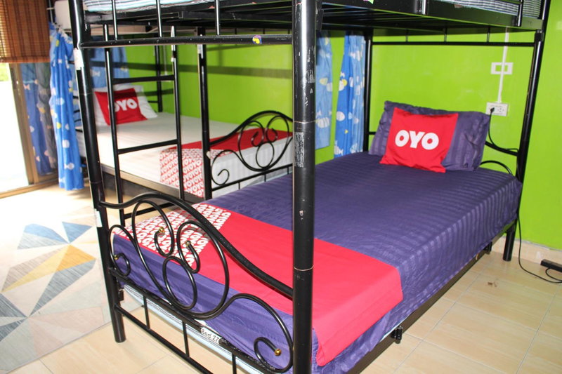 OYO 985 The Twins Hostel, Bangkok, Thailand