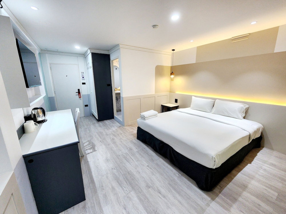 SEATEL Phuket Patong Beach, Thailand