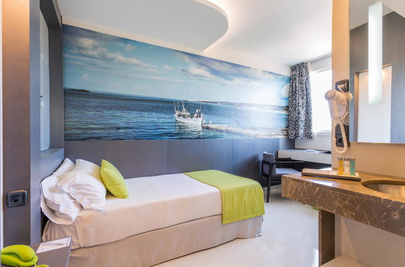 The Ibiza Twiins - 4* Sup, Playa d'en Bossa, Spain