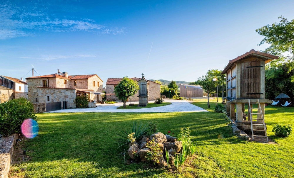 Hotel · Os Lambráns, Padron