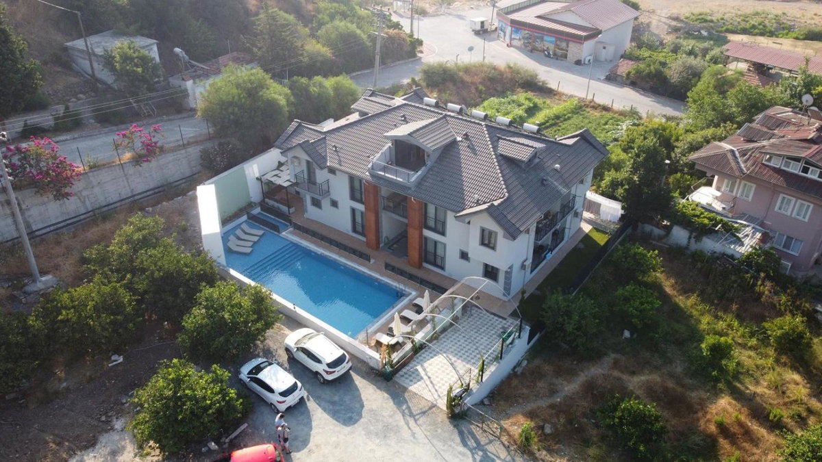 Nurhal Apart, Turkey