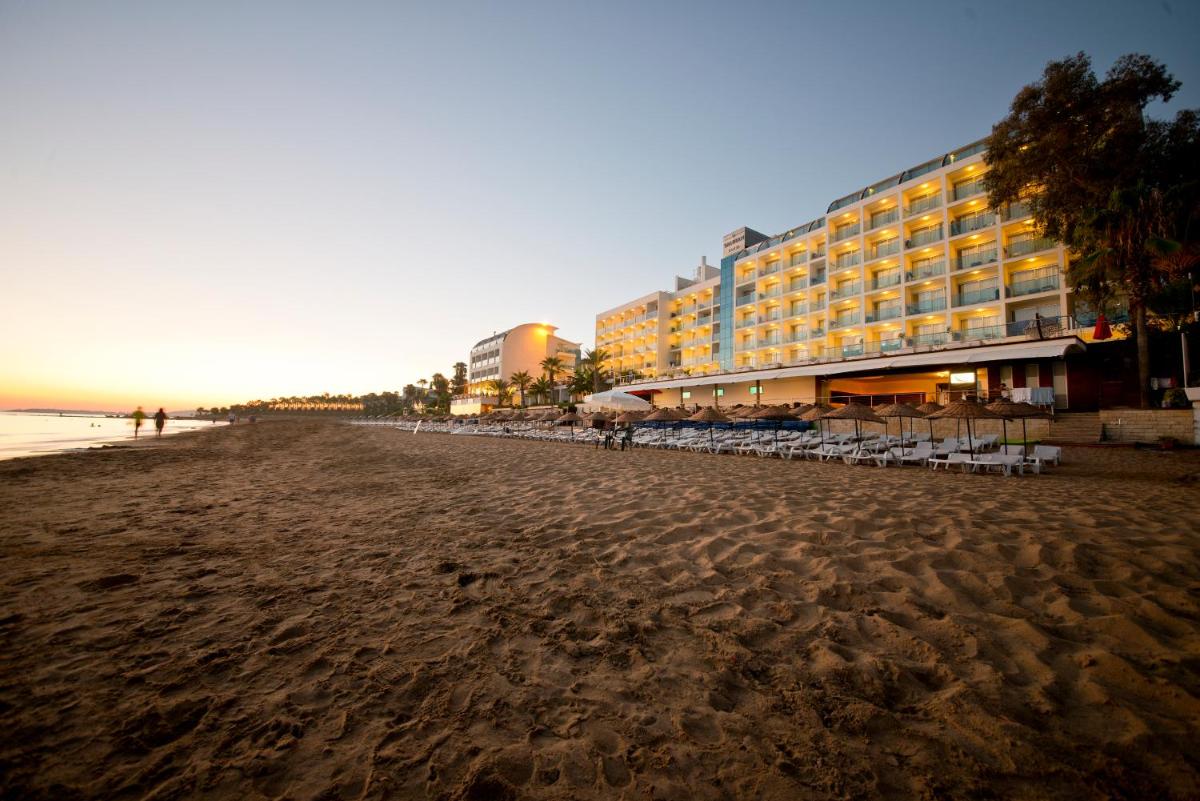 Hotel · Yalihan Una, Avsallar