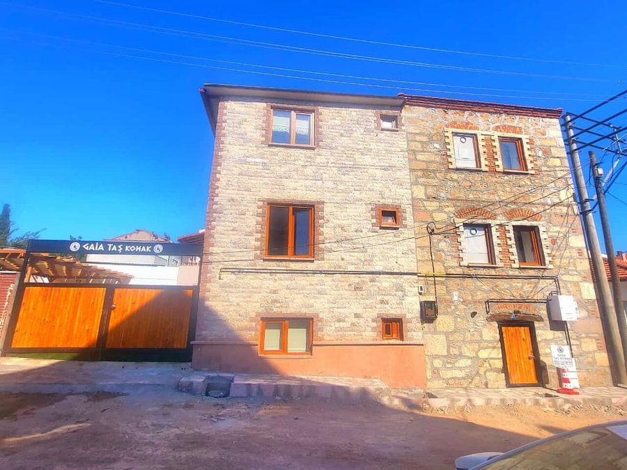 Gai̇a Taş Konak Geyi̇kli̇, Ezine, Turkey