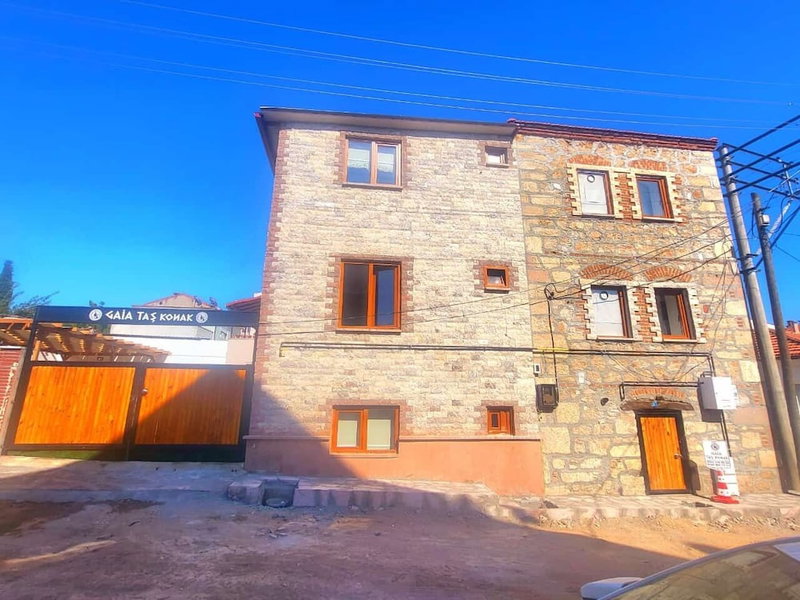 Gai̇a Taş Konak Geyi̇kli̇, Ezine, Turkey