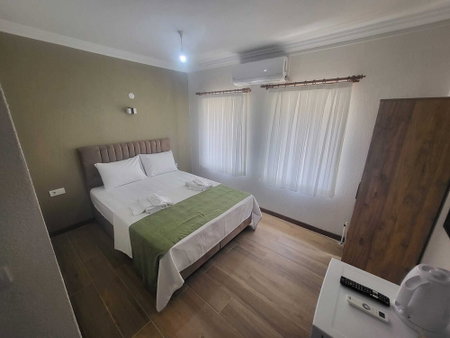 Gai̇a Taş Konak Geyi̇kli̇, Ezine, Turkey