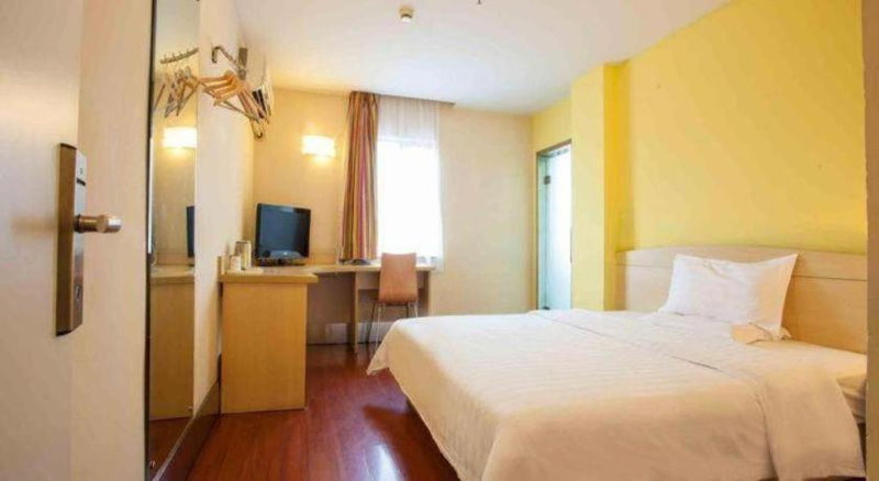 7 Days Inn Qingdao Liaoyang West Road Xinye Plaza Metro Station, Qingdao, China