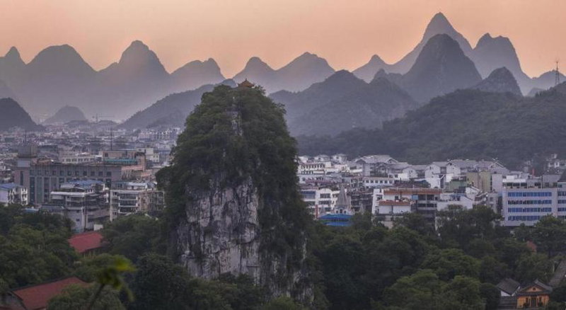 Vienna Hotel Guangxi Guilin 7-Star Wanda Plaza, Guilin, China