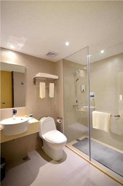 City Comfort Inn Wuhan Guanggu Minzhu Avenue NO.1 Middle School Affiliated to CCNU, Wuhan, China