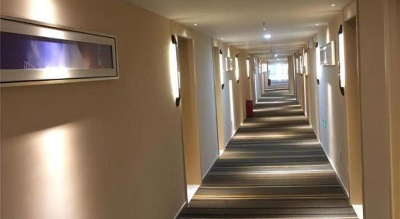 City Comfort Inn Wuhan Guanggu Minzhu Avenue NO.1 Middle School Affiliated to CCNU, Wuhan, China