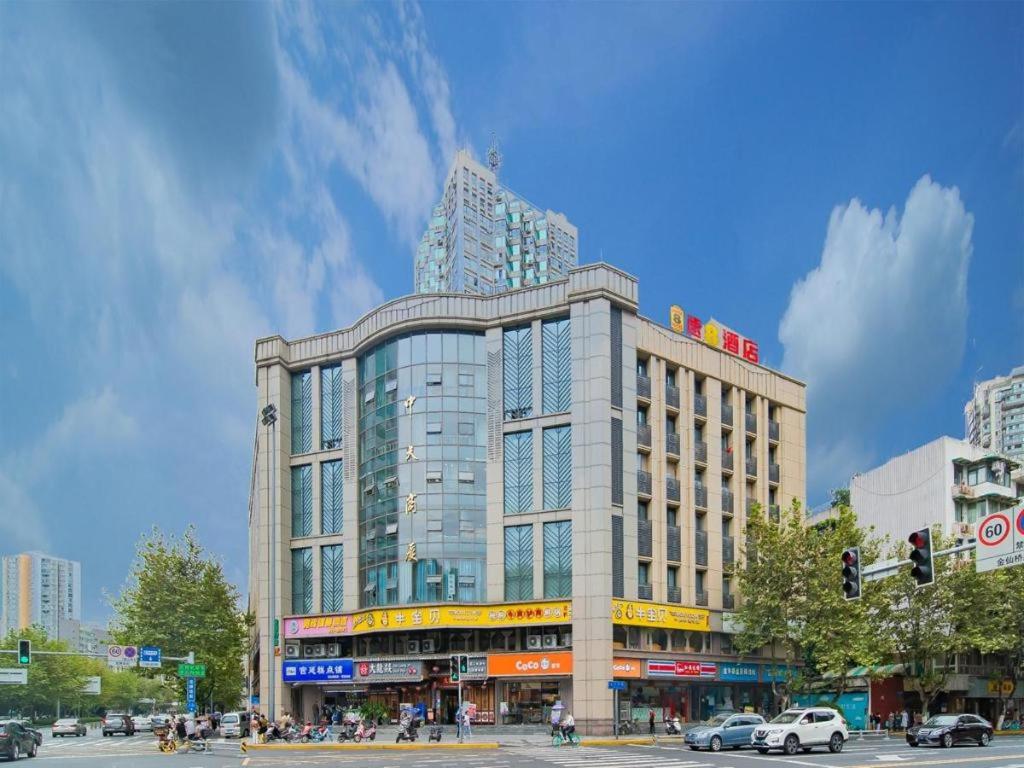 Hotel · Super 8 Hotel Chengdu Kuan Zhai Zane Huapaifang, Chengdu