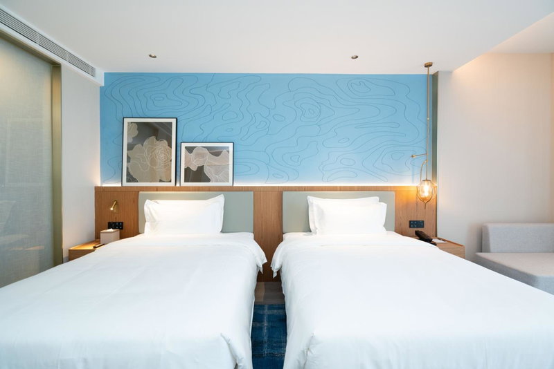 Country Inn & Suite by Radisson, Wuhan Optics Valley Technology Convention and Exhibition Center, Wuhan, China