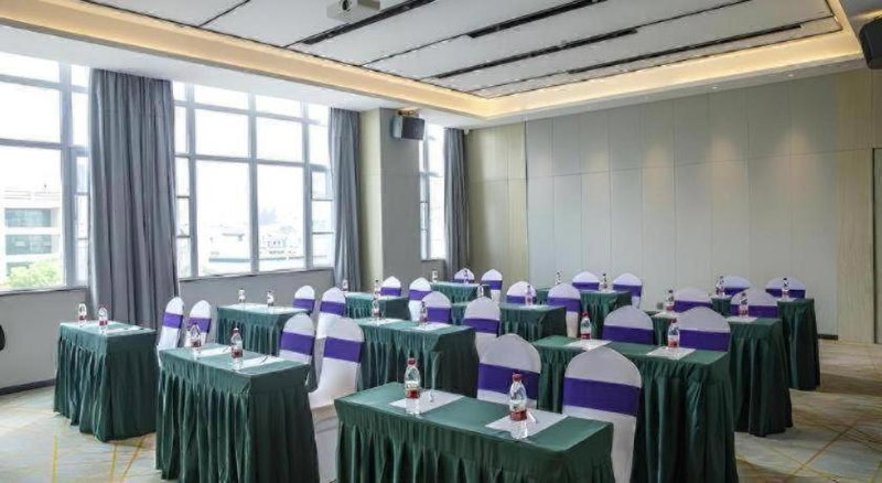 Echarm Hotel Wuhan High-speed Rail Peace Park Metro Station, Wuhan, China