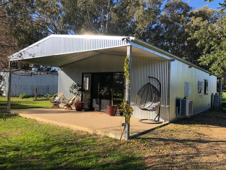 Oak Lane Guest House & Farm Stay, Whorouly, Australia