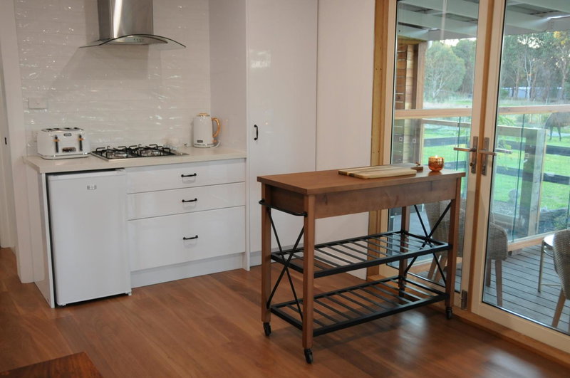Wagtail Nest Country Retreat - Longford Vic 3851, Sale, Australia