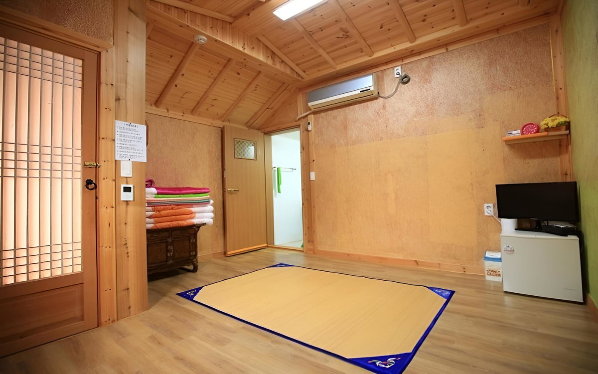 Jeonju Saenghwangtobang Pension, South Korea