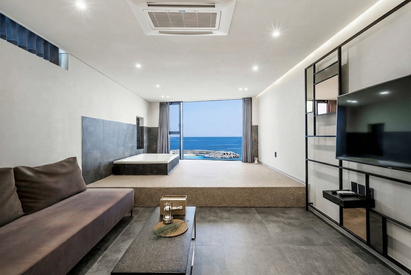 Sokcho W Spa Poolvilla, Sokcho, South Korea
