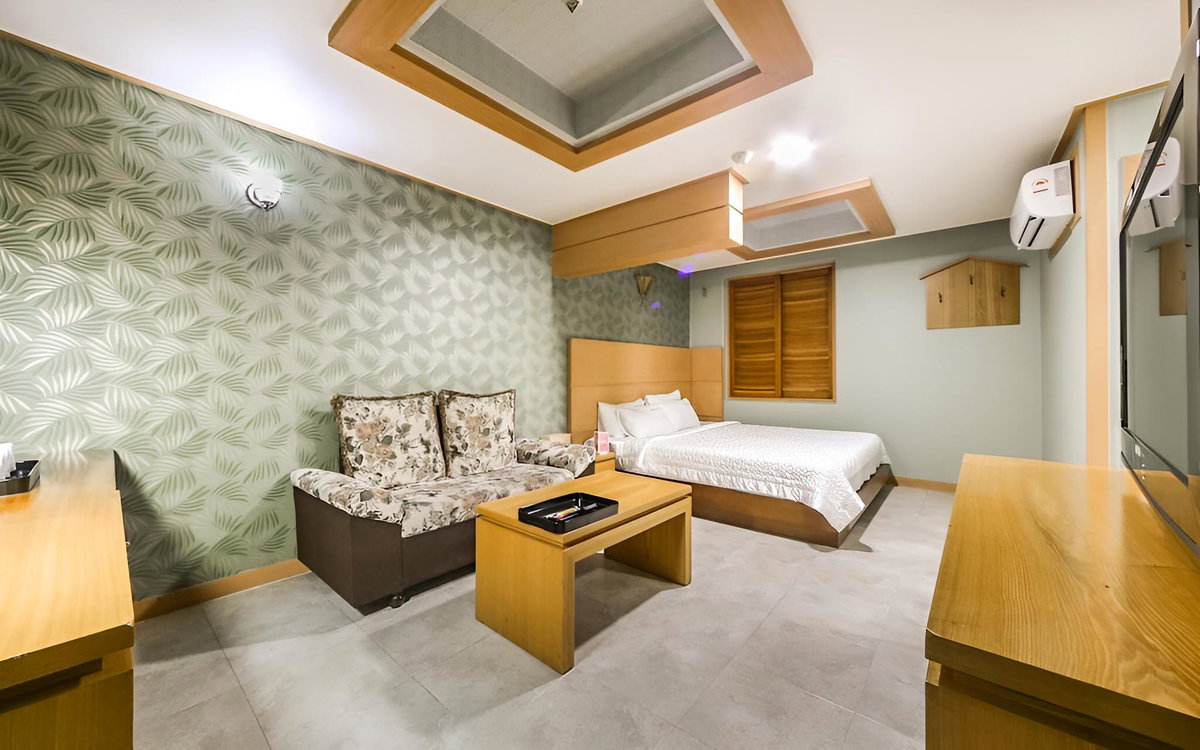 Hotel · Geojedo Jangpyeong Prada, Geoje