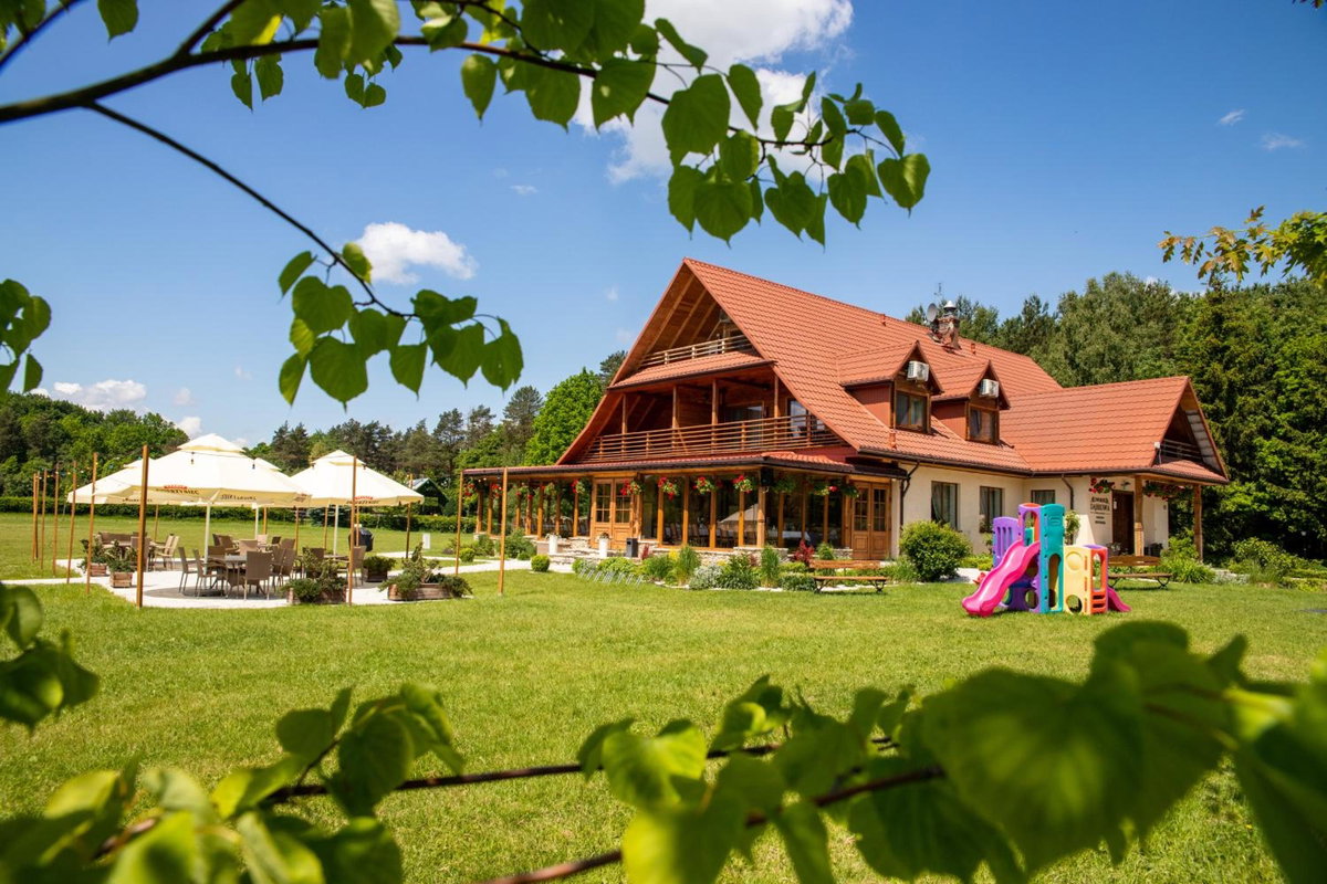Hotel · Dworek Dąbrowa, Tomaszów Lubelski