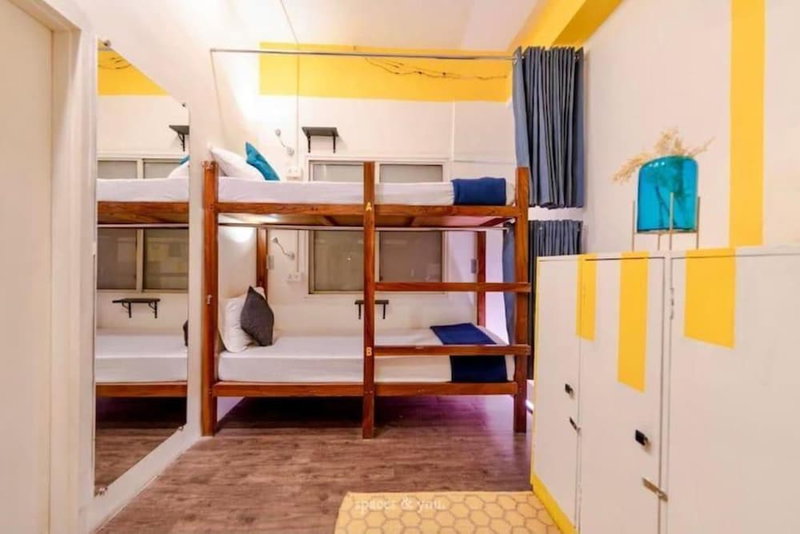 Locomo Hostel OG - Stay Work Eat, Mumbai, India