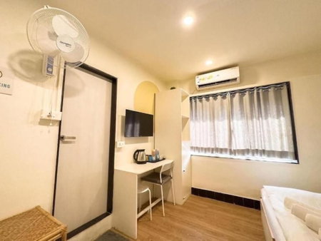 Locomo Hostel OG - Stay Work Eat, Mumbai, India