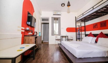 Locomo Hostel OG - Stay Work Eat, Mumbai, India