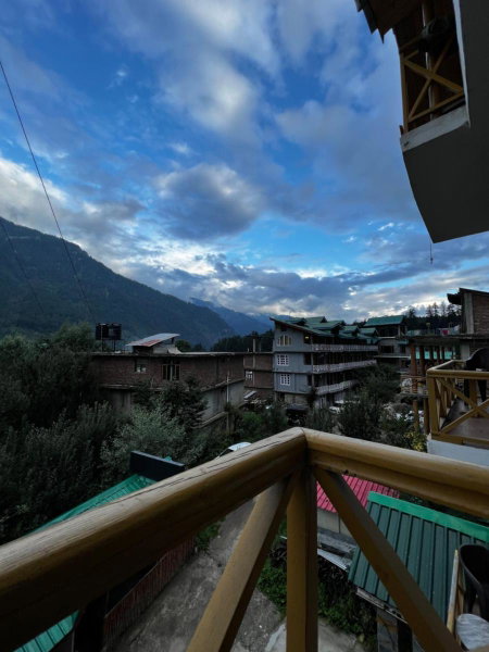 YOLO Backpackers MAX - Manali, Manāli, India