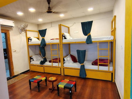 Bedweiser Backpackers Hostel, Agra, India