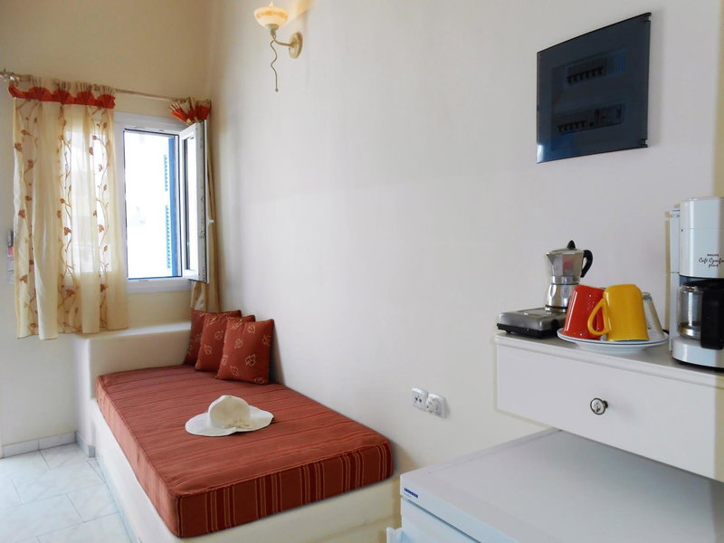 Livanios Studios, Adamas, Greece