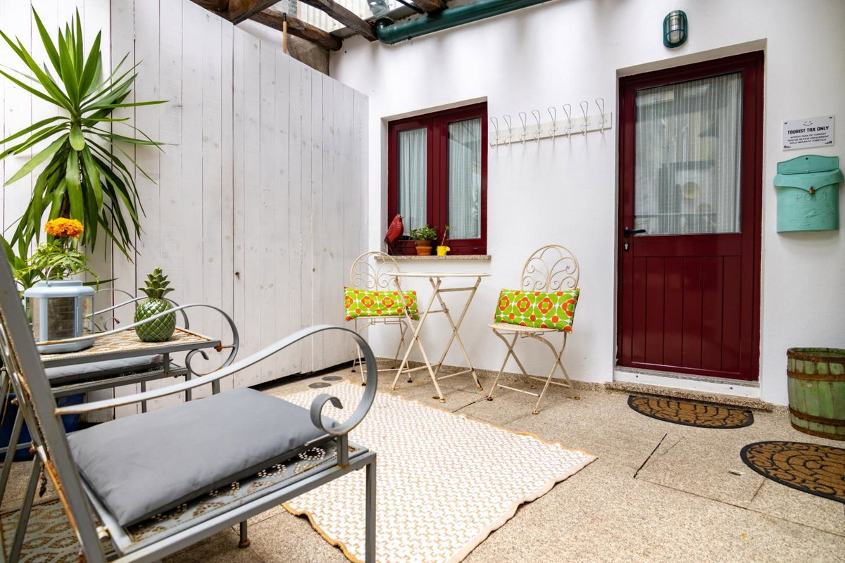 Hotel · Red House 2- With terrace, Porto