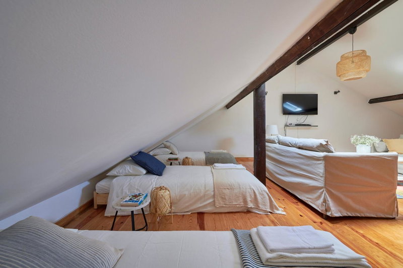 Renovated and Spacious Duplex Apartment With Patio, By TimeCooler, Lisbon, Portugal