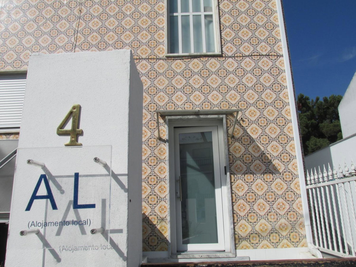 Hotel · GuestHouse Marialva Park, Corroios