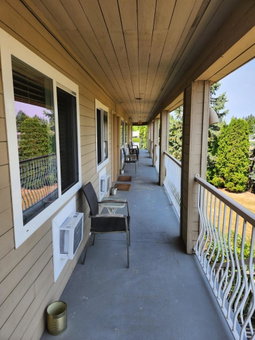 Grantview Inn, Surrey, Canada