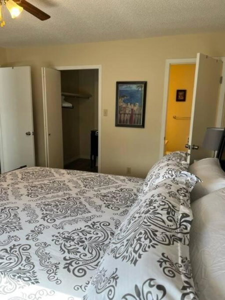 Main Floor Bright & Spacious Apartment, Lethbridge, Canada