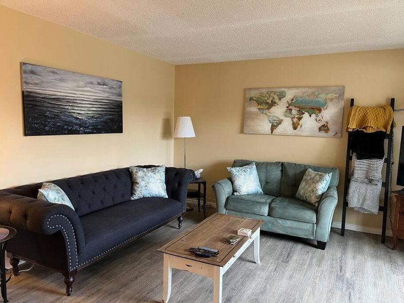 Main Floor Bright & Spacious Apartment, Lethbridge, Canada