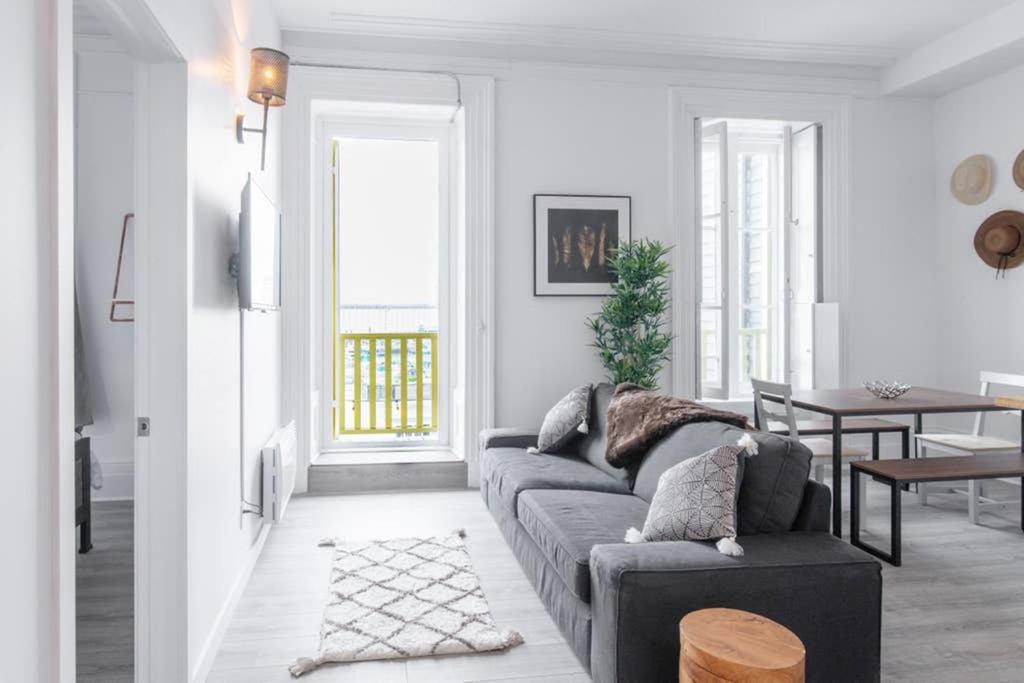 North House - Manoir des Remparts- Renovated 3 Bedroom Oasis, Canada