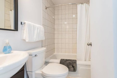 North House - Manoir des Remparts- Renovated 3 Bedroom Oasis, Quebec City, Canada