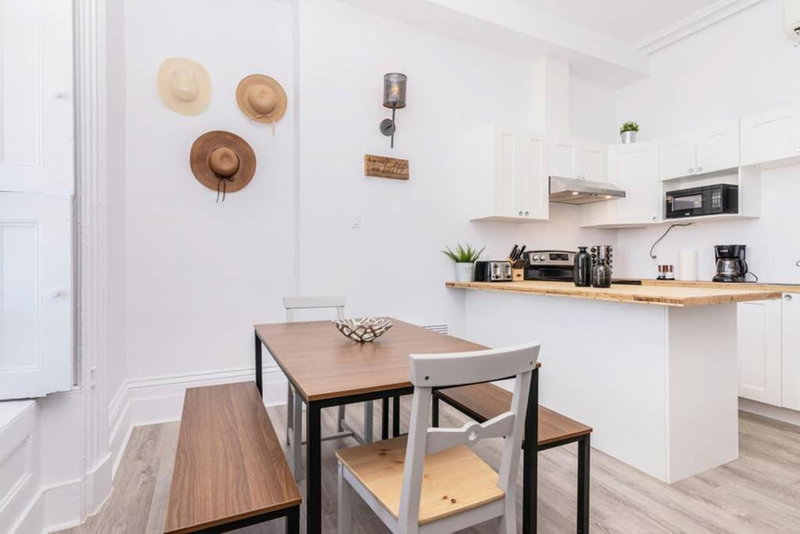 North House - Manoir des Remparts- Renovated 3 Bedroom Oasis, Quebec City, Canada